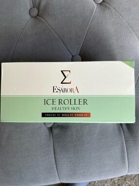 Esarora Mint Green Ice Roller for Women – Cooling Facial Massage Tool. NWT